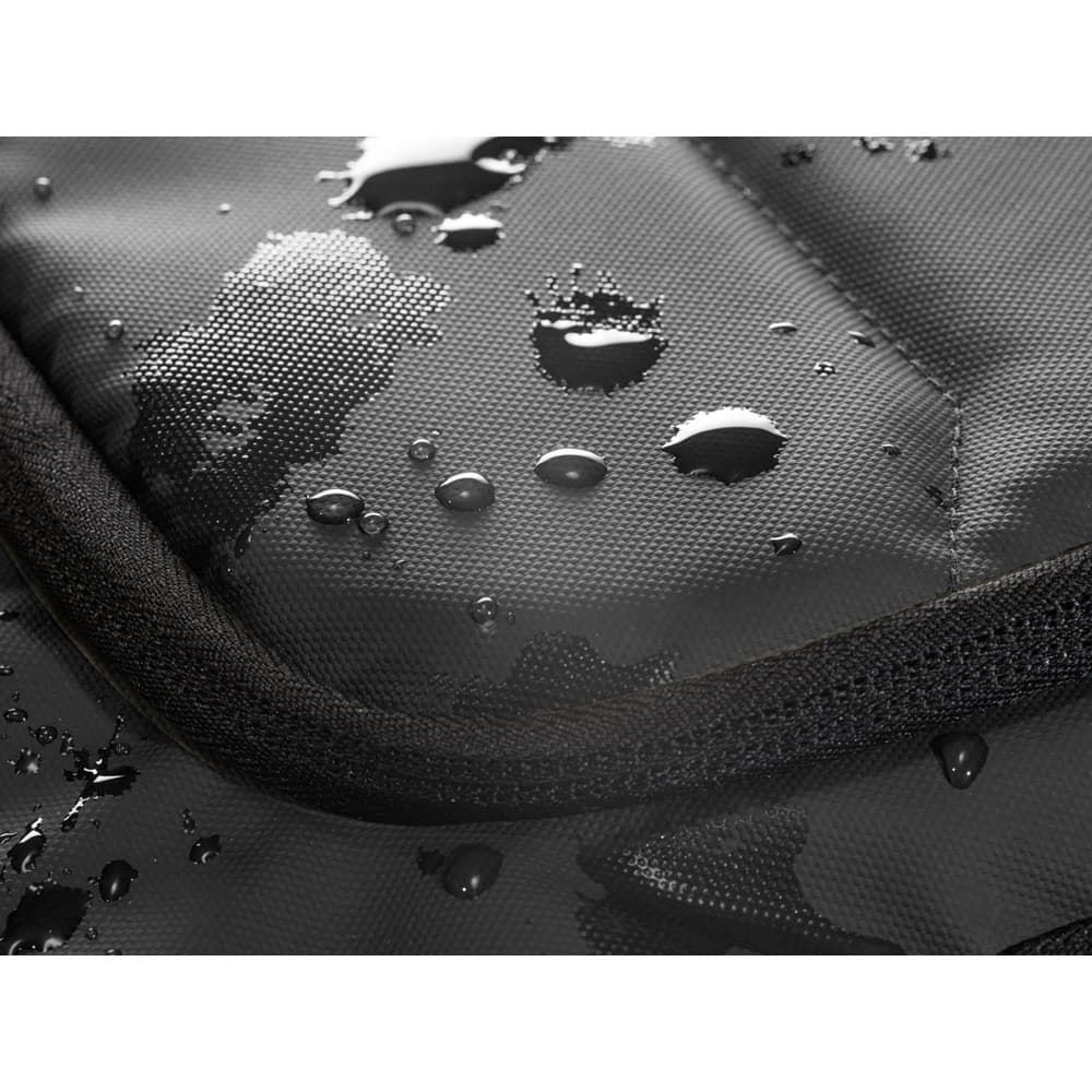 TOULON. Zaino per notebook realizzato in poliestere riciclato 600D ad alta densità 16"